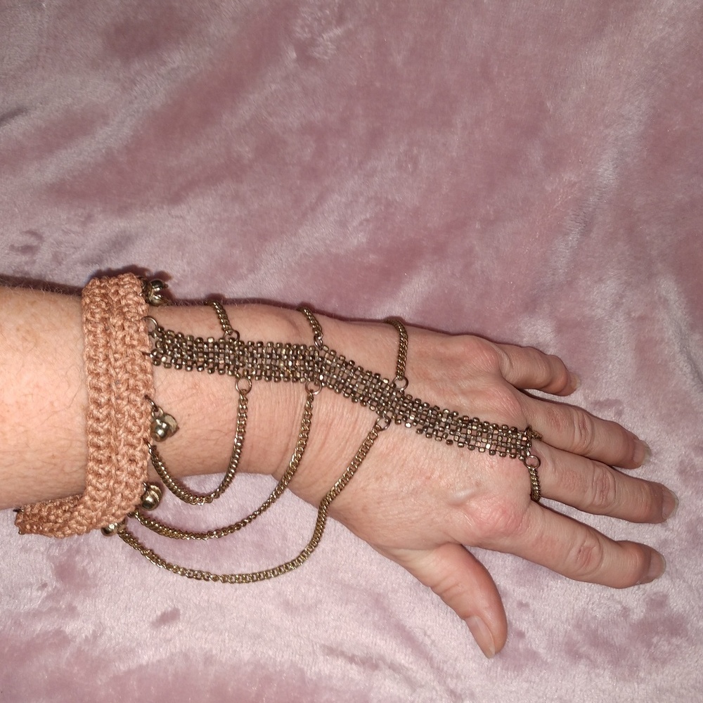 FP Hand Chain Bracelet. - Picture 4 of 4